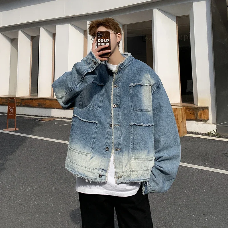 Street Fashion Jeans Men - แจ็คเก็ตยีนส์สไตล์อเมริกันเรโทรฮิปฮอปขอบดิบสำหรับผู้ชาย คอลเลคชั่นฤดูใบไม้ผลิ 2026 ใหม่ล่าสุด ฮิปฮอป แพทช์เวิร์ค