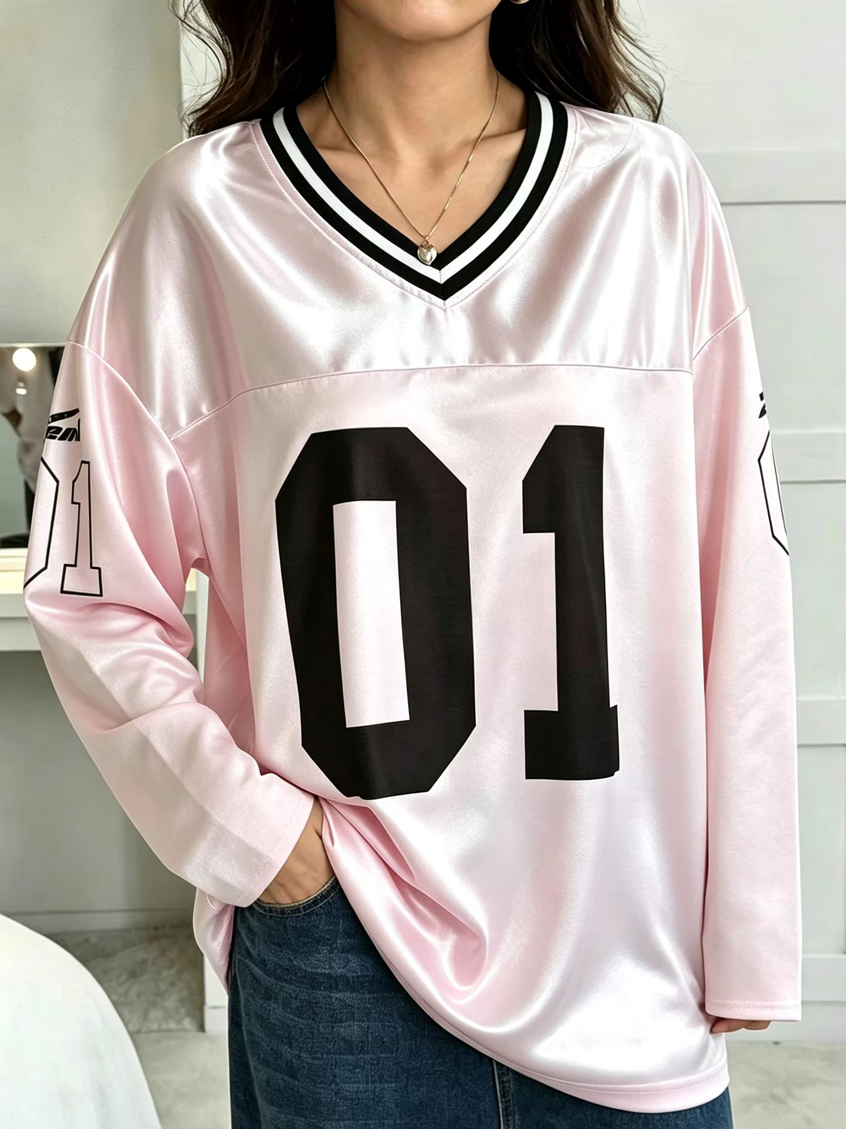 Street Fashion For Man - เสื้อยืดแขนยาวผู้ชายผู้หญิงสไตล์วินเทจ ทรงโอเวอร์ไซส์ พิมพ์ลายเลข 01 คอวี แฟชั่นสปอร์ต