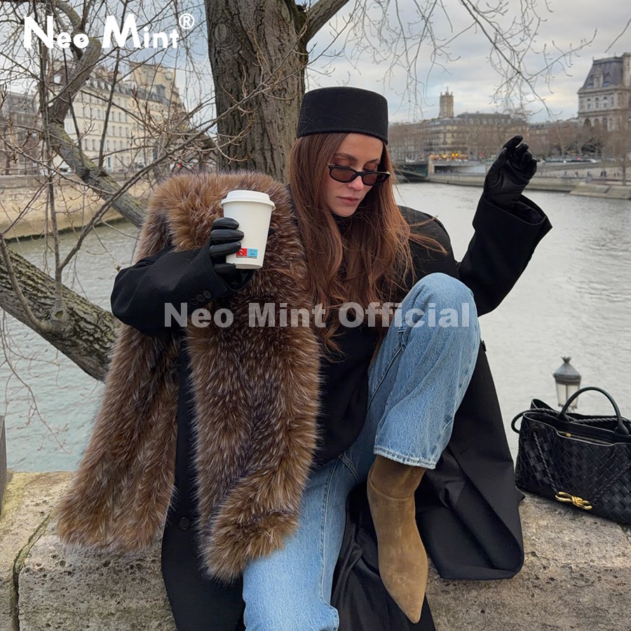 Girl Fashion Street - แบรนด์ Neo Mint Chic แฟชั่นสตรีทสำหรับสาวๆ ผ้าพันคอขนเฟอร์เทียมลายจิ้งจอกทรงยาวกว้างโอเวอร์ไซส์