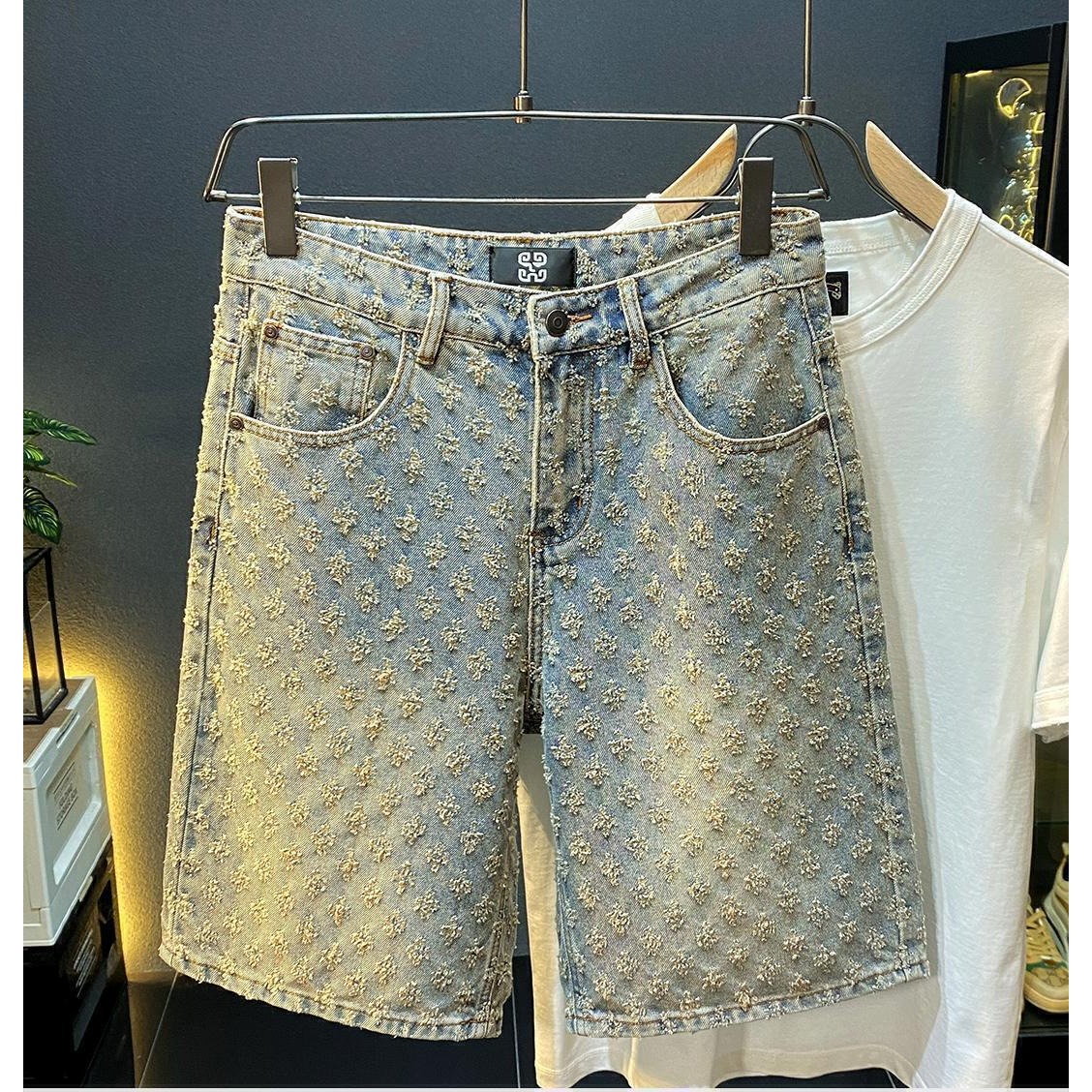 Street Fashion Jeans Men - กางเกงยีนส์ขาสั้นผู้ชายสไตล์ลำลอง เอวสูงปานกลาง ทรงหลวม แฟชั่นวินเทจ ความยาวระดับเข่า เหมาะสำหรับฤดูร้อน